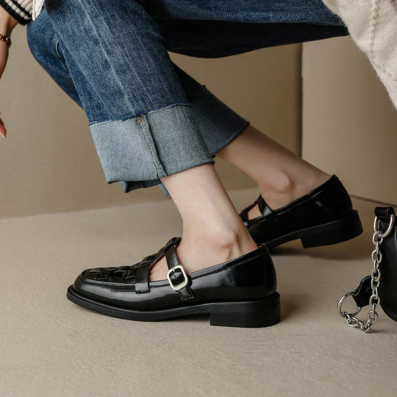 ISAVA | VINTAGE-STYLE RETRO FLATS