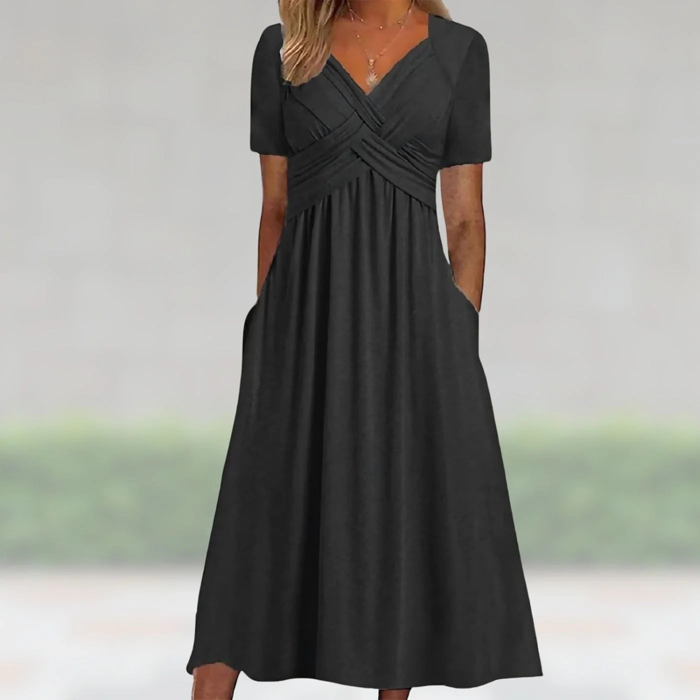 Sanne™ – V-neck Pleated Maxi Dress with Pockets