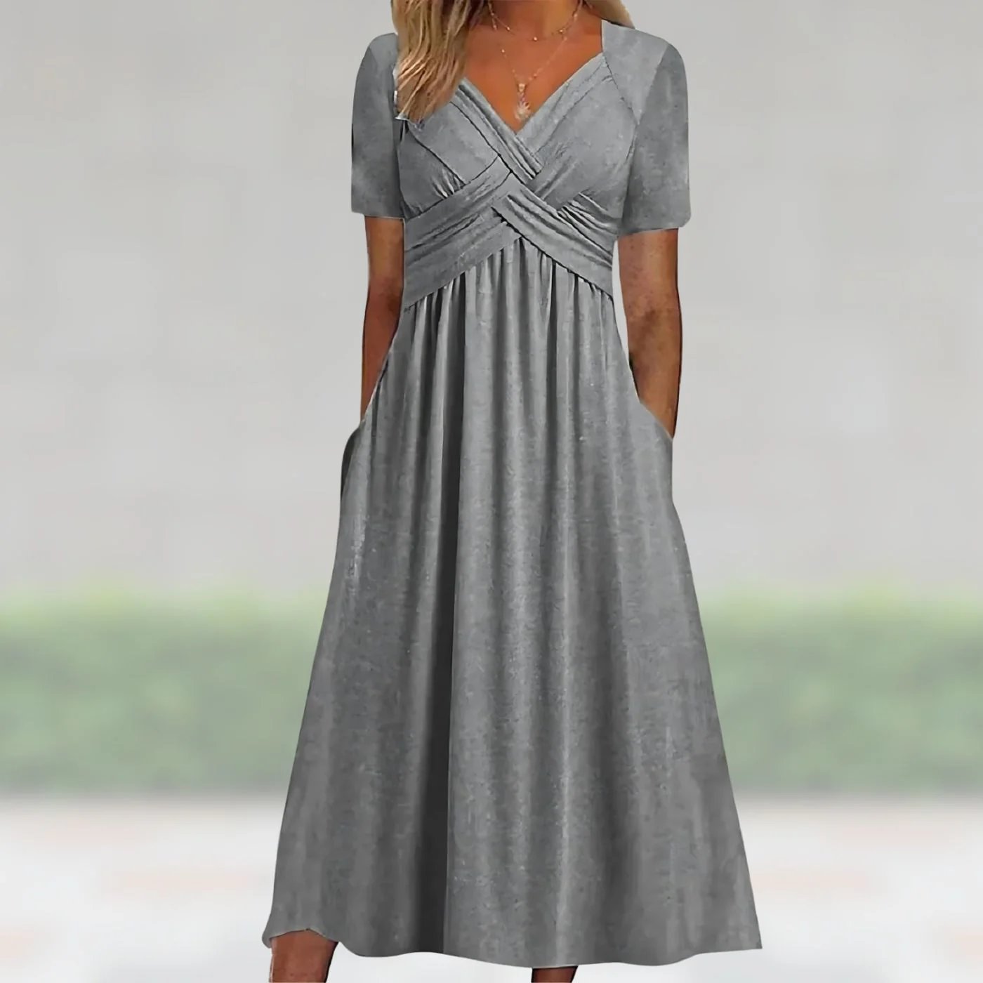 Sanne™ – V-neck Pleated Maxi Dress with Pockets